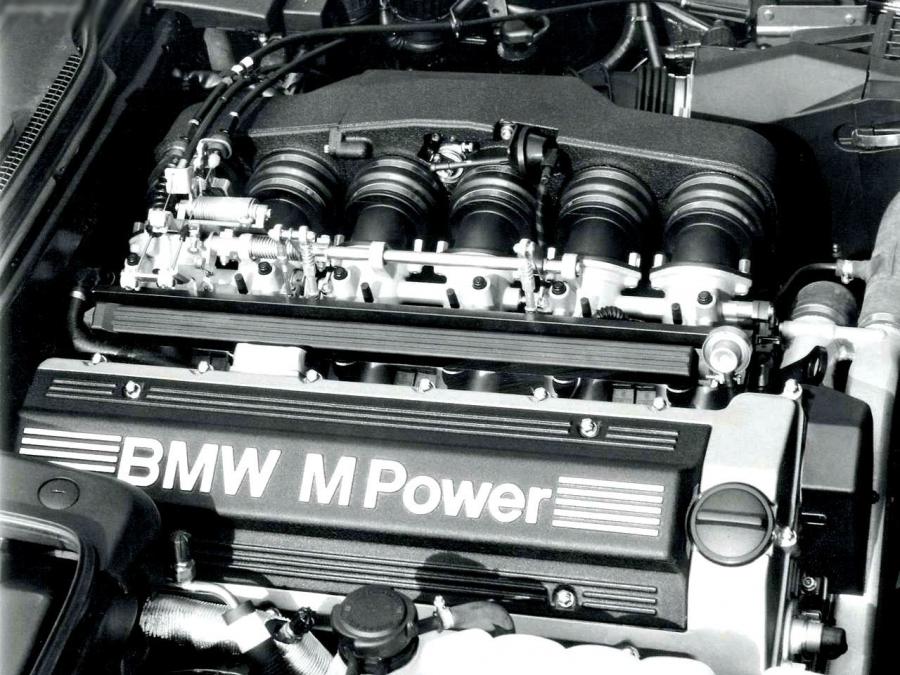Моторный отсек BMW M5 Sedan (E34) 1991 года  (WW) (фото 39 из 42)